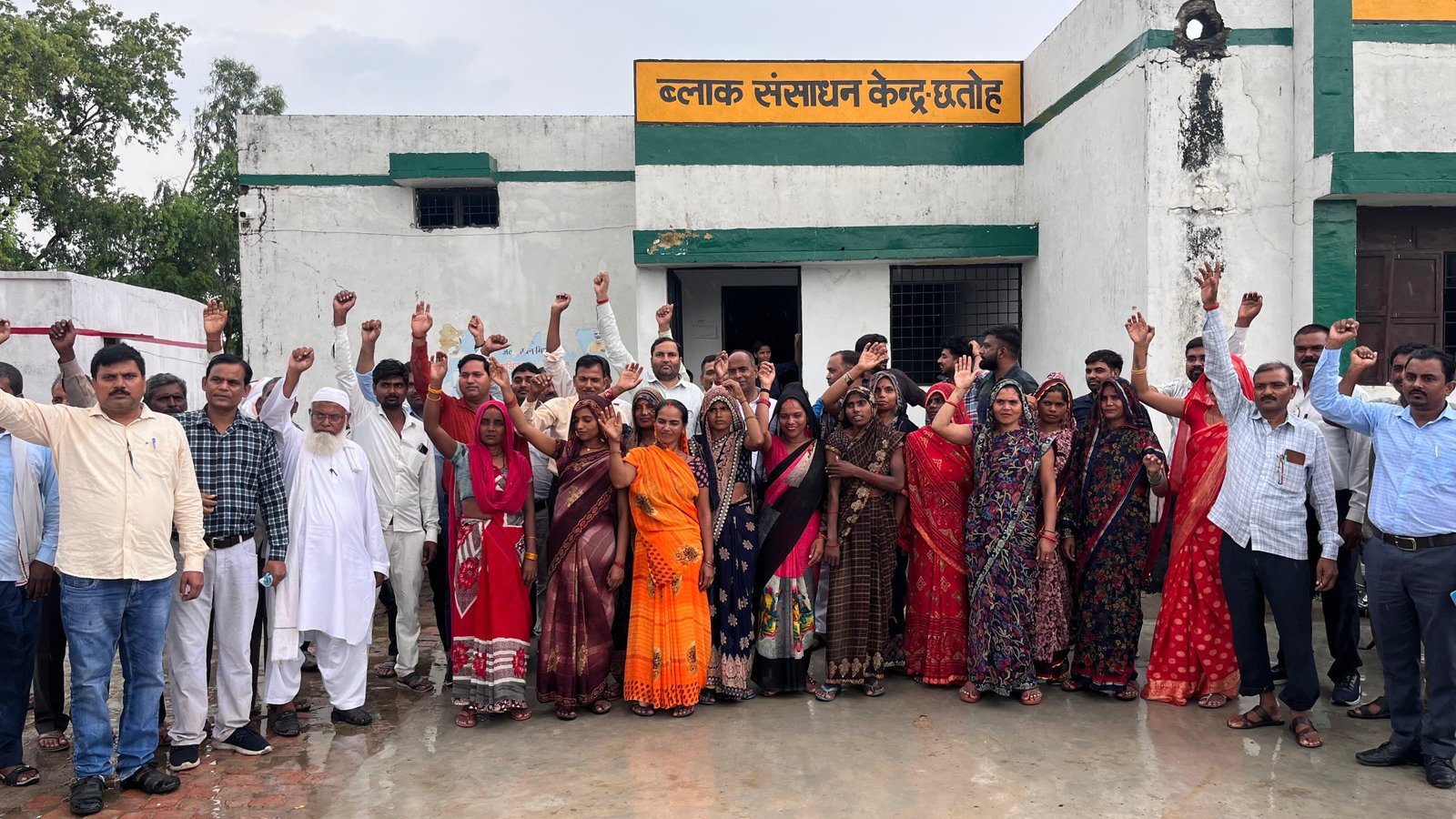 रायबरेली-एसएमसी को नजरंदाज कर बंद किए जा रहे प्राथमिक विद्यालय-राजेश शुक्ला