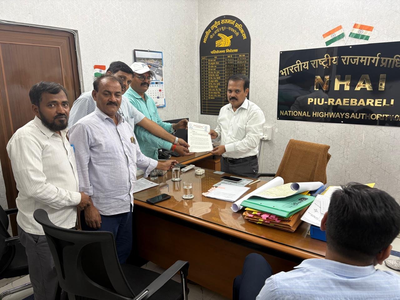 रायबरेली-व्यापार मंडल ने एनएचएआई के प्रबंध निदेशक को सौंपा ज्ञापन,,,,,? 