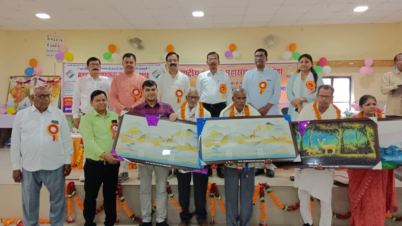 Raibareli-सेवानिवृत्ति शिक्षकों ने किया बेहतर काम, तभी उनका नाम: एसडीएम