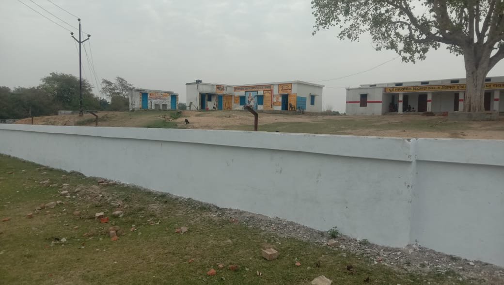 रायबरेली-लाखो का बजट हजम कर गए,जिम्मेदार,बाउंडरी वाल में धांधली