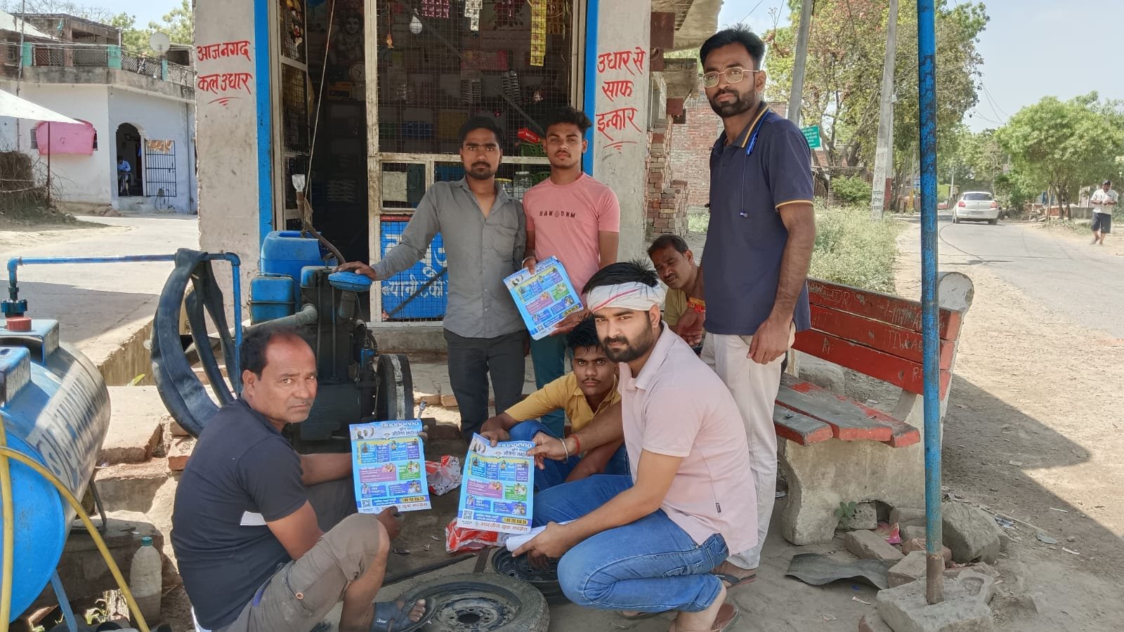 Raibareli-हर घर तक कांग्रेस का न्याय पत्र लेकर पहुंच रहे यूथ कांग्रेस के कार्यकर्ता