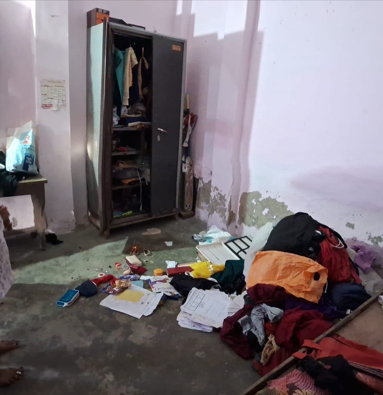 Raibareli-चोरो ने थानेदार को दी खुली चुनौती,गस्त की खुली पोल