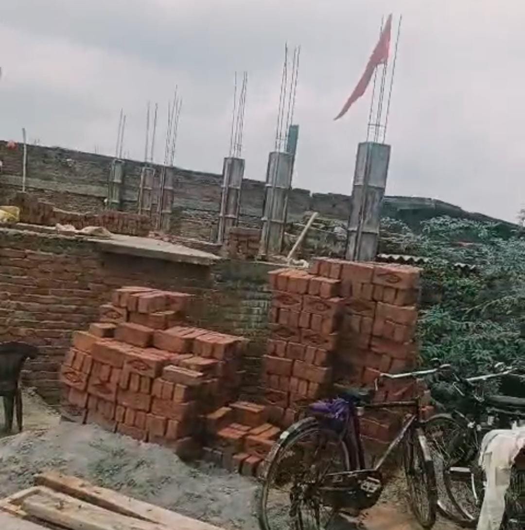 रायबरेली-ग्राम पंचायत बहेरवा से एक सनसनी खेज मामला  आया सामने, तहसील के जिम्मेदार अधिकारी करा रहे अवैध कब्जा,,,,, 