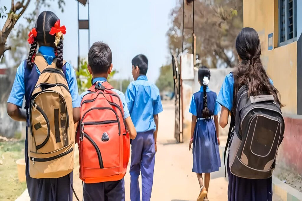 Raibareli-स्कूलों का बदला गया समय,देखिये क्या हुआ बदलाव