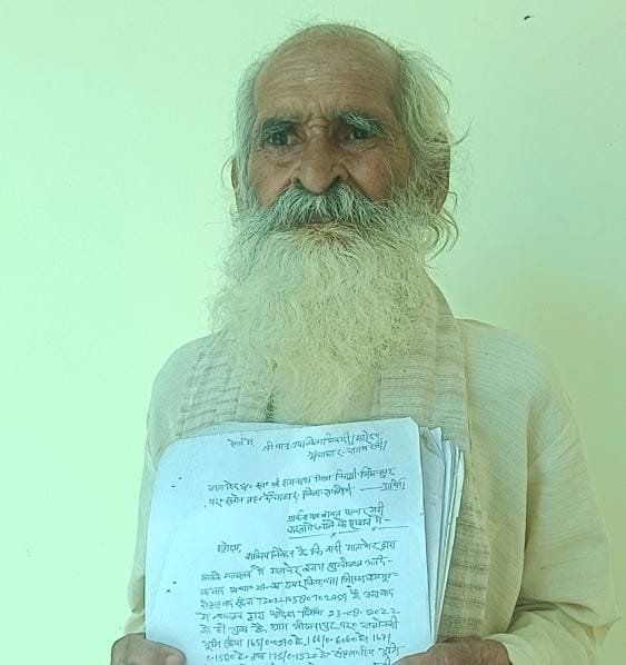 रायबरेली- 14 साल से तहसील  में दौडते- दौडते रगड़ गई एडियाँ पर नहीं मिला न्याय,,,,? 