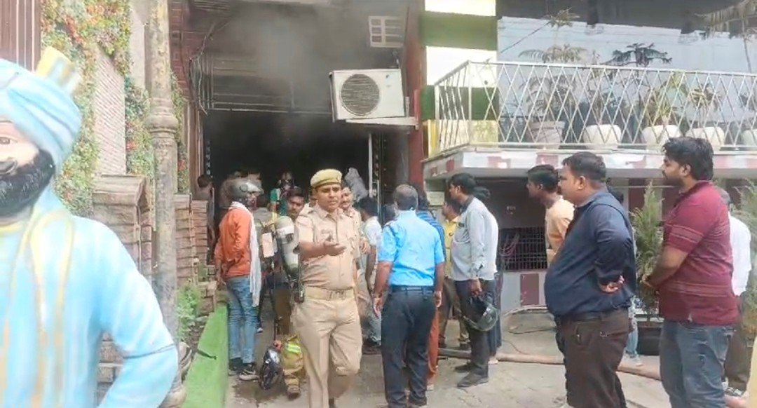 बड़ी खबर-रायबरेली के बटी रेस्टोरेंट में लगी भीषण आग