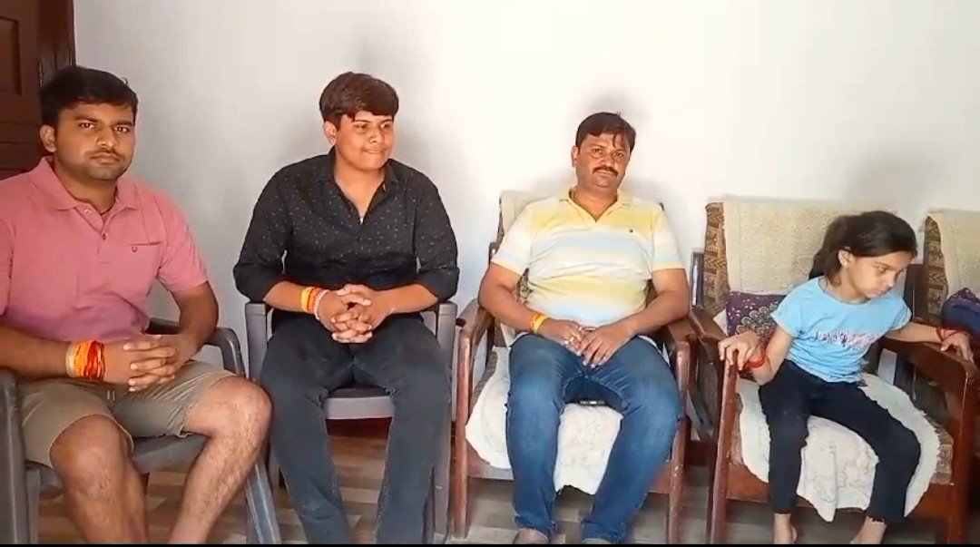 Raibareli-कार सवार दबंगो की खुलेआम दंबगई