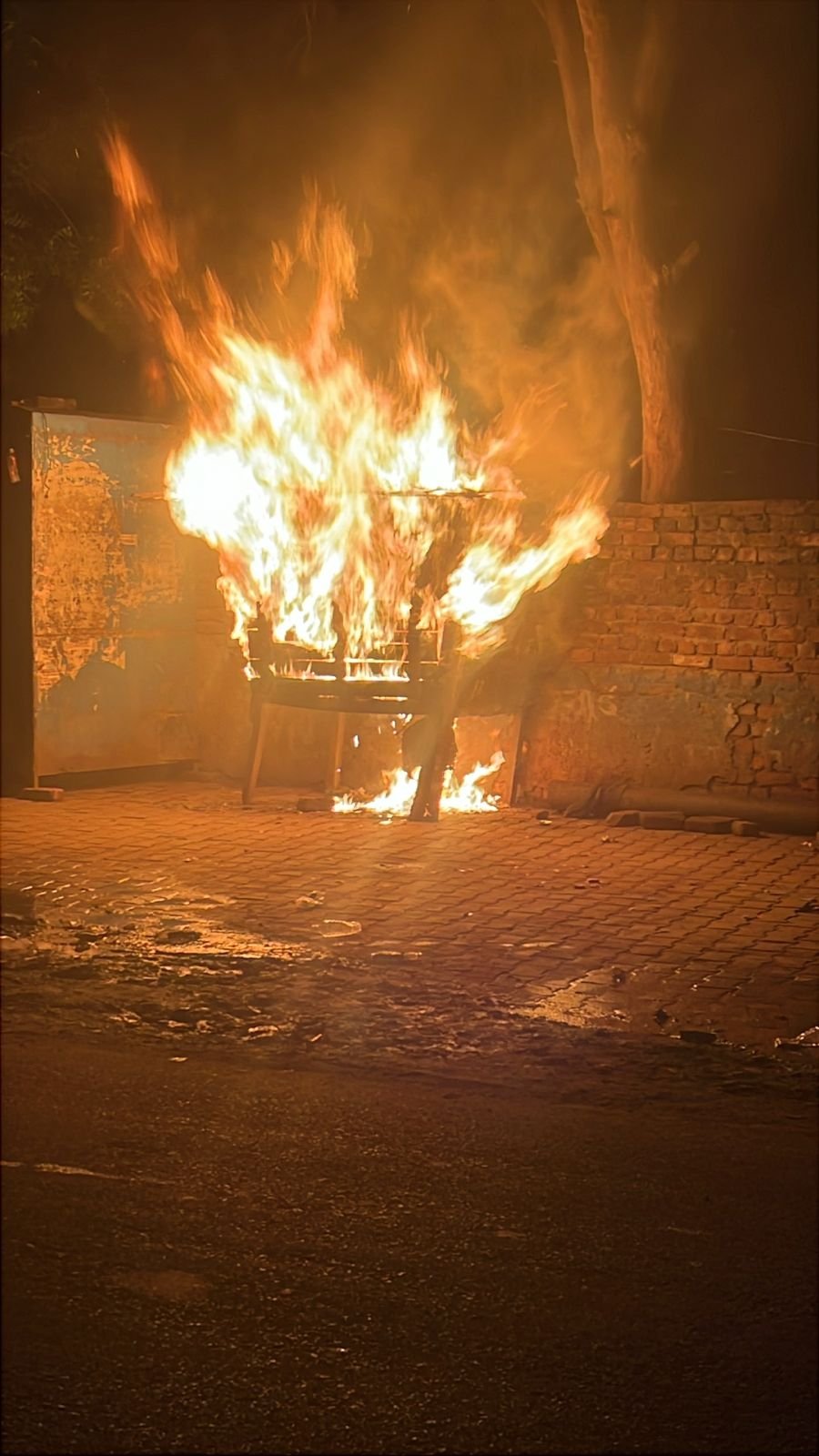 रायबरेली में दुकान में लगी भीषण आग,आग लगने से धू धू कर जली दुकान