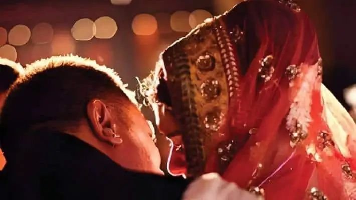 बहु के नही हुए बच्चे तो सास ने करवाया गैंगरेप चीखती चिल्लाती रही बहु