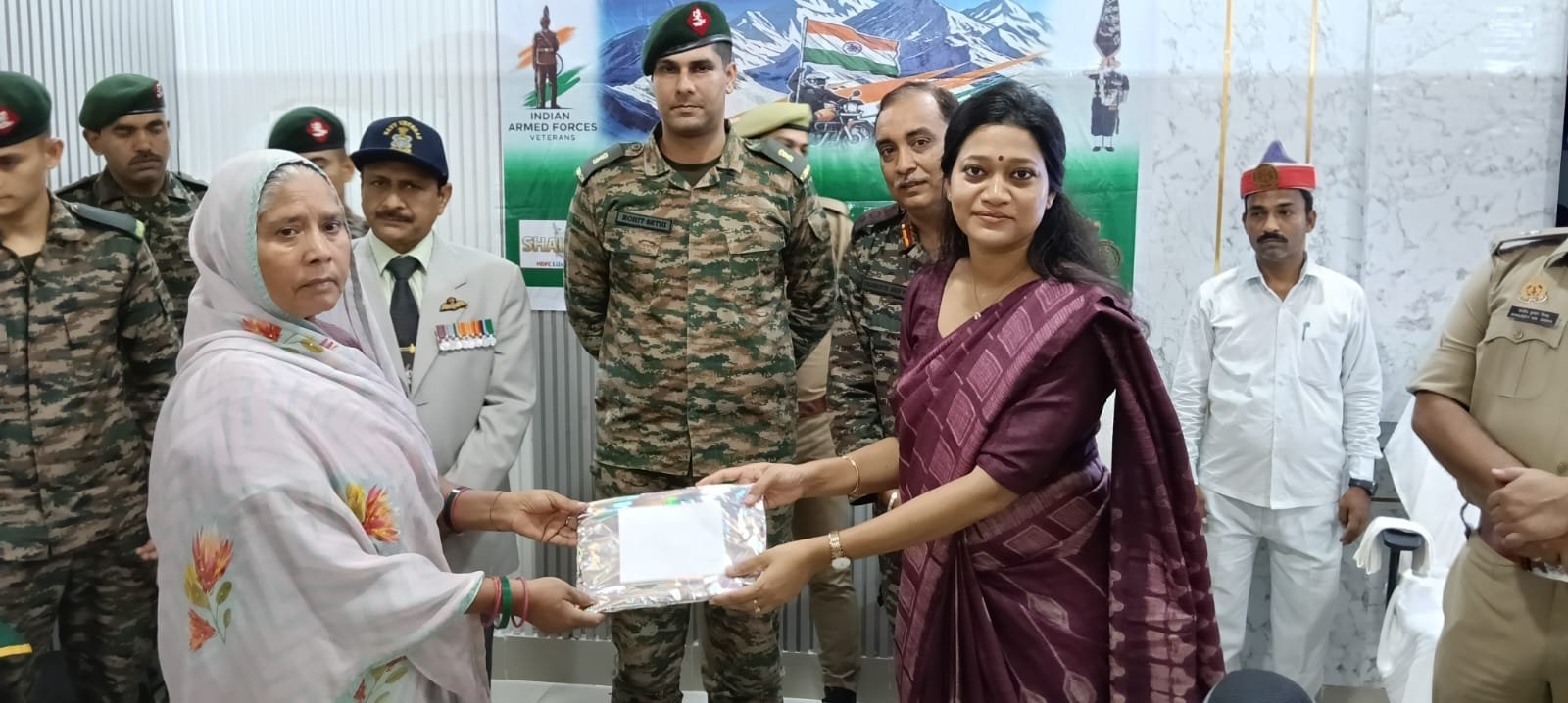 रायबरेली-कारगिल सैनिकों के सम्मान में कार्यक्रम का आयोजन, वीर नारियों को डीएम ने किया  सम्मानित* 