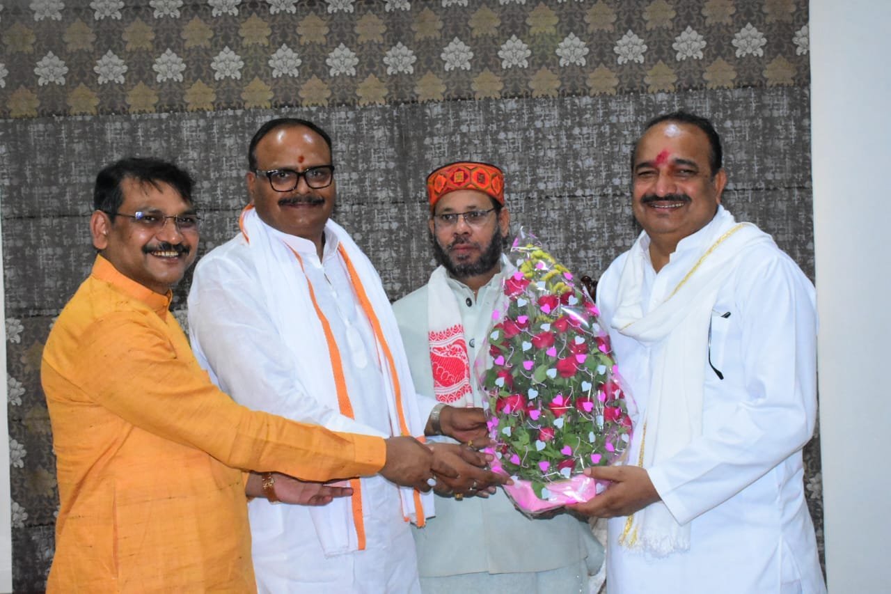 Raibareli-वर्षो पुराने दुश्मन बन गए दोस्त,डिप्टी सीएम ब्रजेश पाठक ने मिलवाया गले 