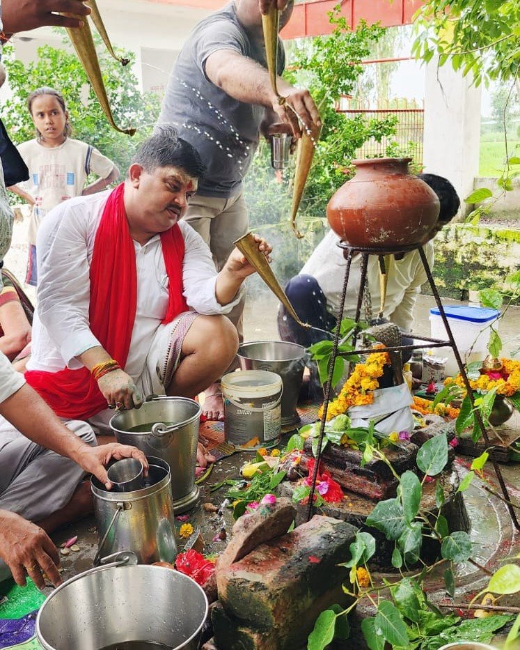 आस्था का केंद्र बना लसोडेश्वर महादेव मंदिर 150 वर्षों से अधिक पुराना मंदिर, जहाँ फूल तो आते हैं पर फल नहीं लगते
