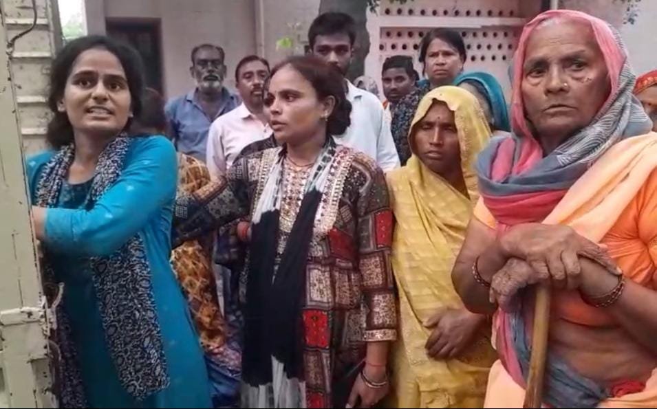 रायबरेली-फंदे पर मिला युवक का शव , मां ने पत्नी और सालों समेत पांच पर लगाया हत्या का आरोप,,,,, 