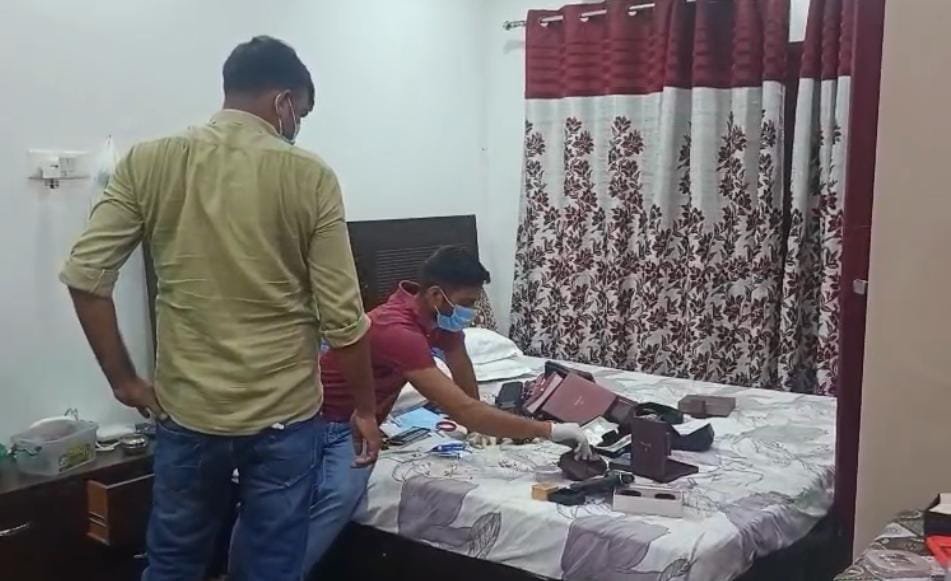 रायबरेली-ऊंचाहार पुलिस के लिए चुनौती बनी अलीगंज की चोरी: सीसीटीवी फुटेज खंगाले में जुटी पुलिस,,,,, 