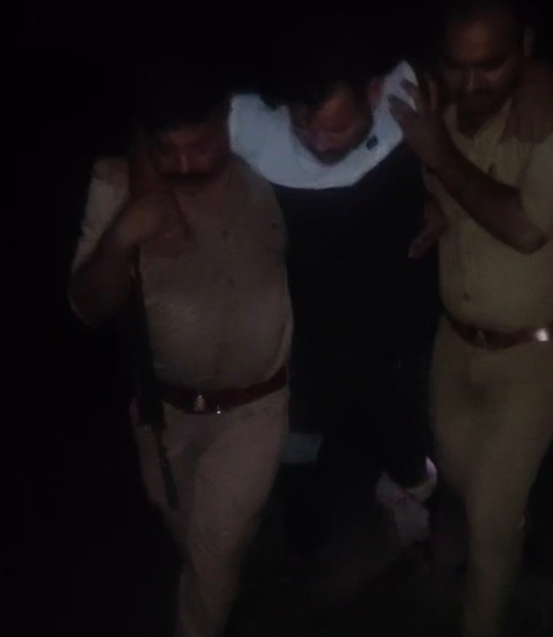 रायबरेली पुलिस व बदमाशो के बीच हुई मुठभेड़ बदमाशो ने पुलिस टीम पर की फायरिंग