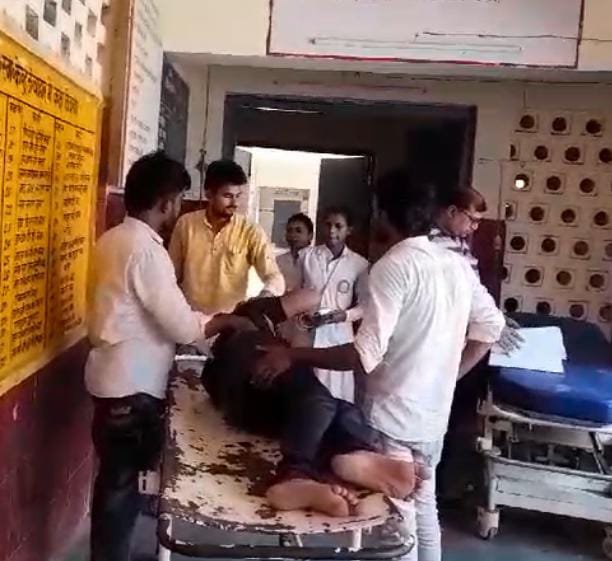 रायबरेली-भीषण गर्मी के कारण अचानक अचेत होकर गिरा युवक 