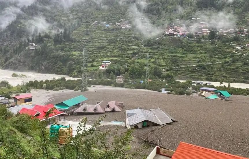 आज दर्द में है गंगा का मायका... सैलाब में बहते उत्तराखंड के धराली के 5 खौफनाक वीडियो