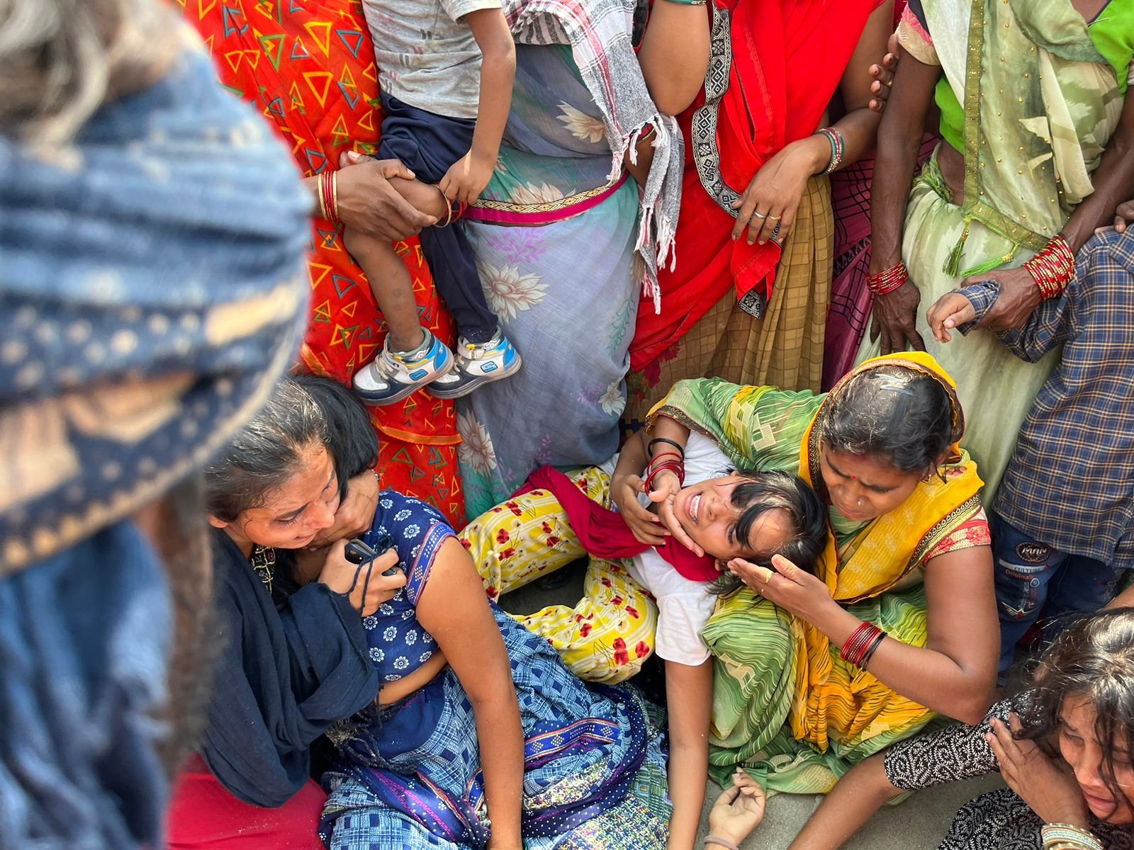 Raibareli-गंगा स्नान करने गए भाई बहन गहरे पानी में डूबे, मचा हड़कंप 