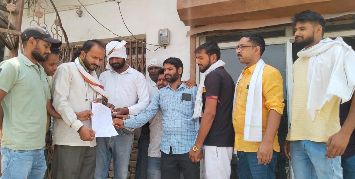 रायबरेली-नहीं दुरुस्त हो पा रहे उपभोक्ताओं के गलत विद्युत बिल ,सौंपा ज्ञापन