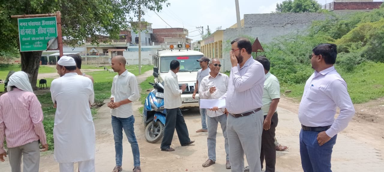 रायबरेली-ऊंचाहार नगर में नाला निर्माण में अनियमितता कि शिकायत पर नायब तहसीलदार नें की जांच,,, 