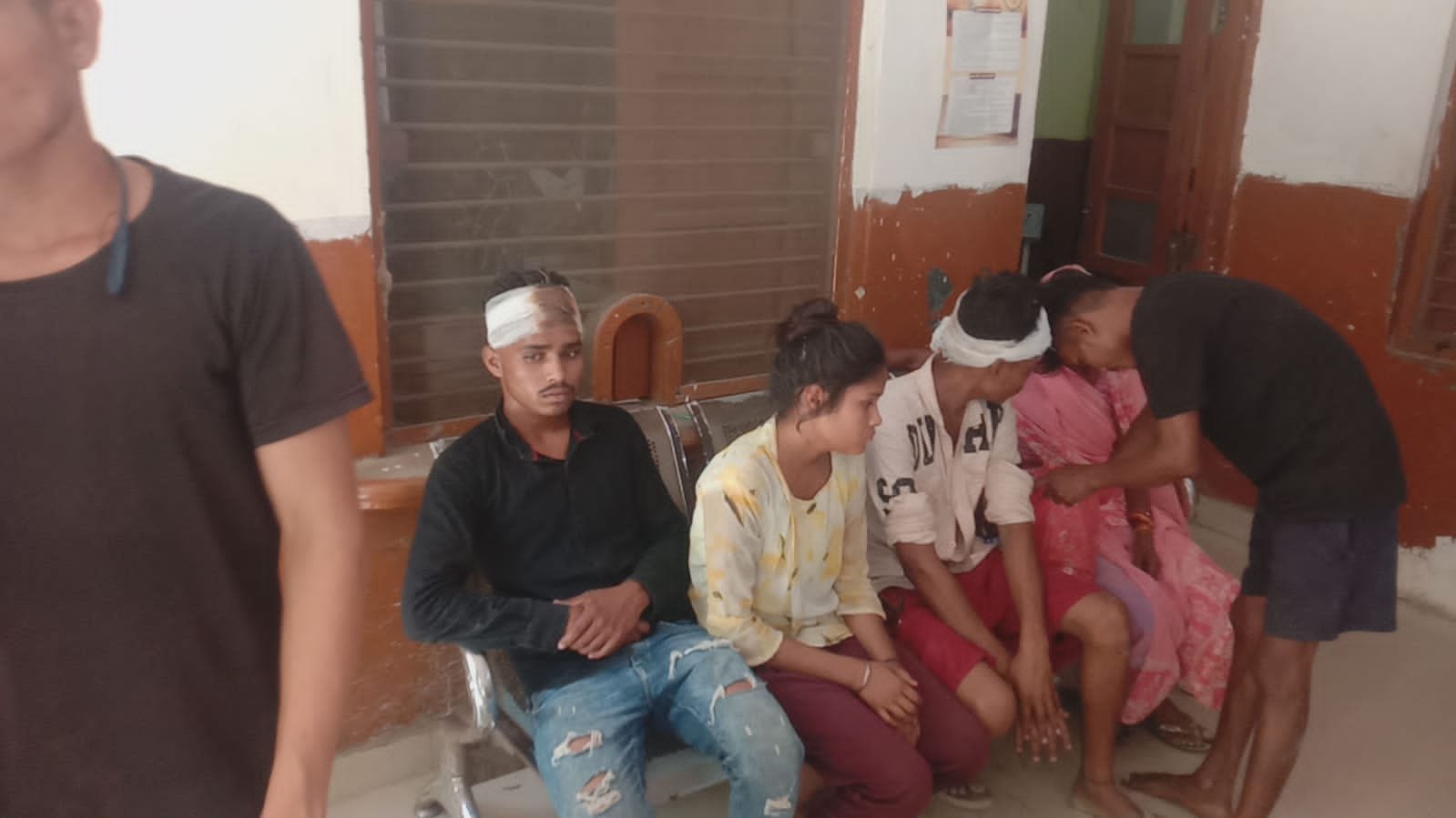 Raibareli-मामूली विवाद में खूनी संघर्ष, आधा दर्जन लोग घायल