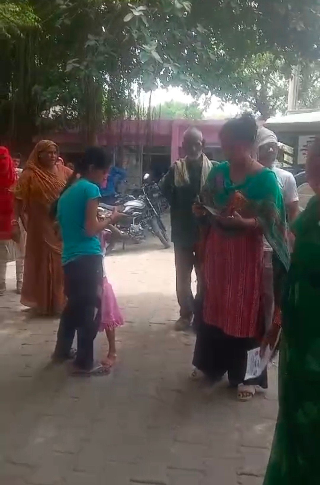 Raibareli-अपनी मनमानी पर उतारू हो चुके है डॉ मनीष सिंह,ITBP में तैनात महिला ने लागए गंभीर आरोप