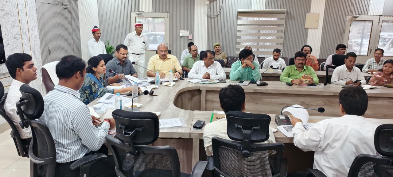 रायबरेली-डीएम की अध्यक्षता में निराश्रित गोआश्रय स्थल की बैठक सम्पन्न