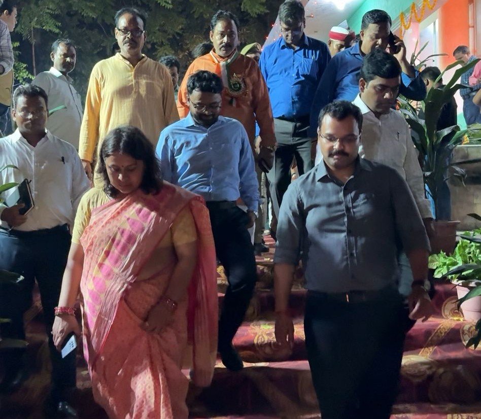 रायबरेली-सीडीओ ने सईं नदी में दीपदान कर स्वतंत्रता संग्राम सेनानियों को दी श्रद्धांजलि