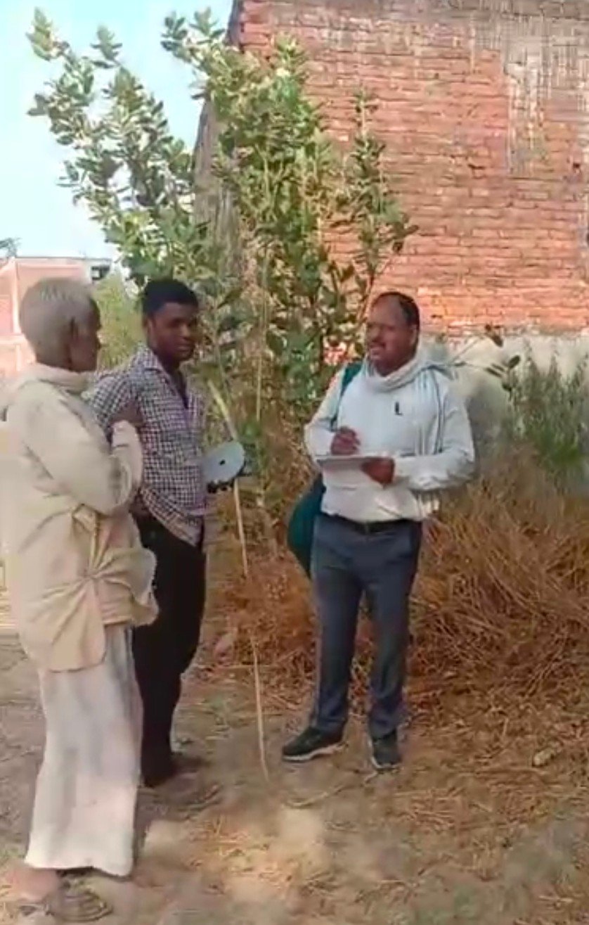 Raibareli-घूसखोर लेखपाल दिनेश मिश्रा का विवादों से है पूराना नाता,रुपए लेने का लगा आरोप