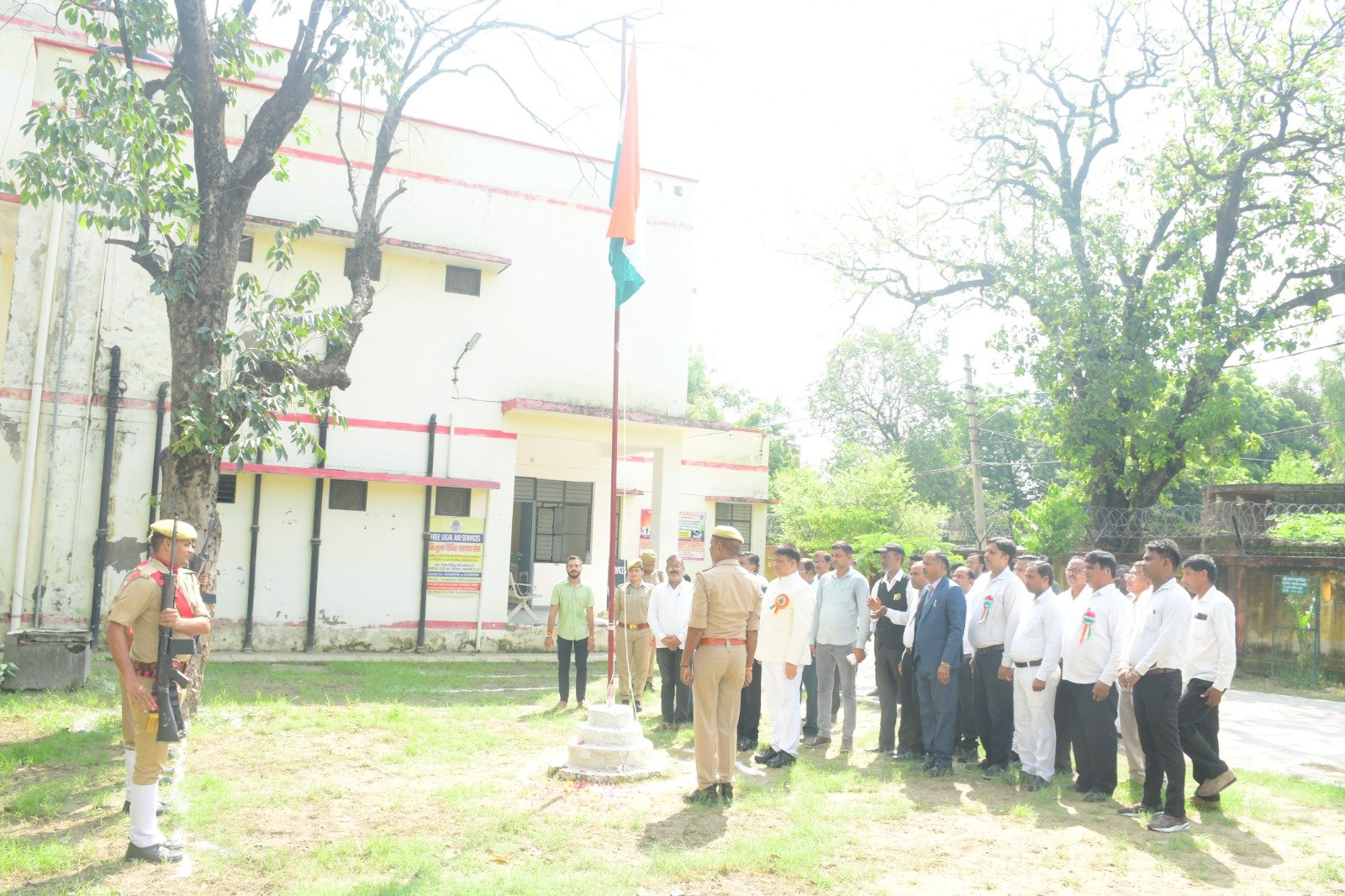 रायबरेली-स्वतंत्रता दिवस के अवसर पर एडीआर सेंटर में अपर जिला जज ने किया ध्वजारोहण