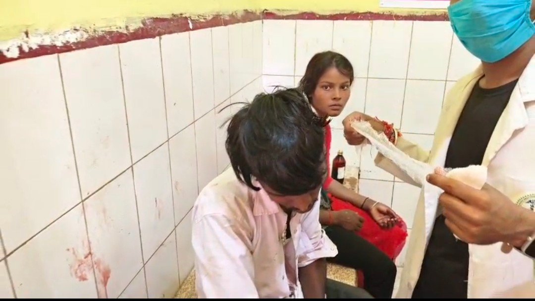 रायबरेली-पालतू कुत्ते को लेकर दो पक्षो में खूनी संघर्ष खूनी संघर्ष में 5 लोग गंभीर रूप से घायल