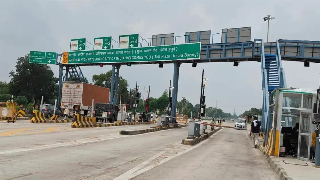 फिर कोई क्यों ही देगा टोल टैक्स? यूपी के राष्ट्रीय राजमार्ग की इस समस्या ने लोगों का चढ़ाया पारा