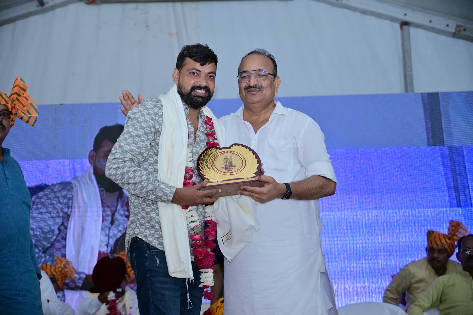 देवदूत बनकर कार्य कर रही है वानर सेना की टीम वानर सेना के धीरज सिंह चौहान व उनकी टीम की  मंत्री दिनेश प्रताप सिंह ने की सराहना 