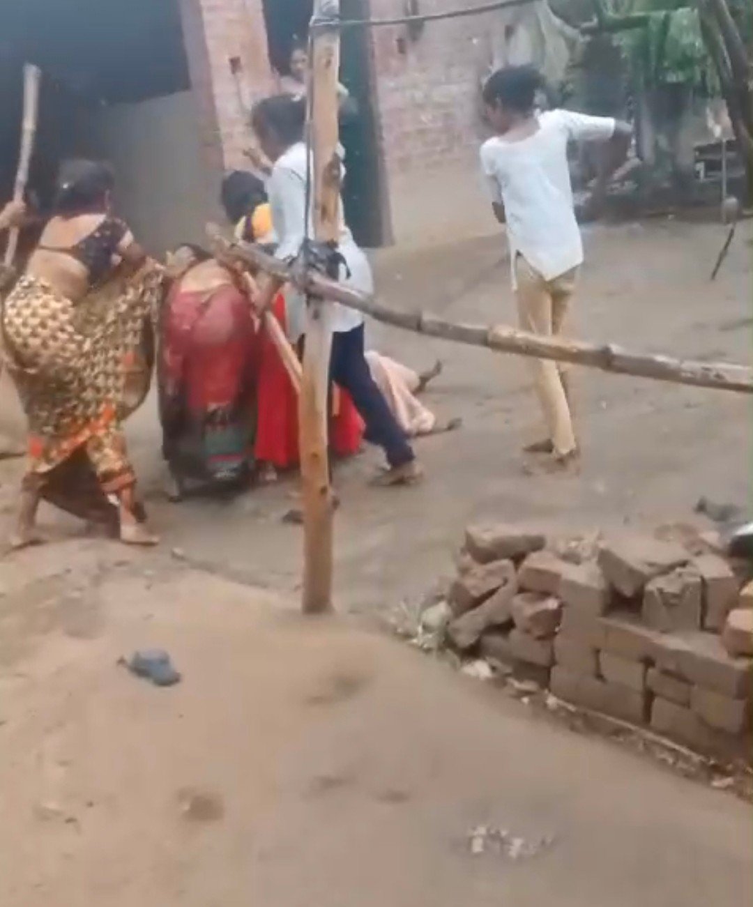 Raibareli-होमगार्ड की दंबगई आई सामने,वीडीओ हुआ वायरल