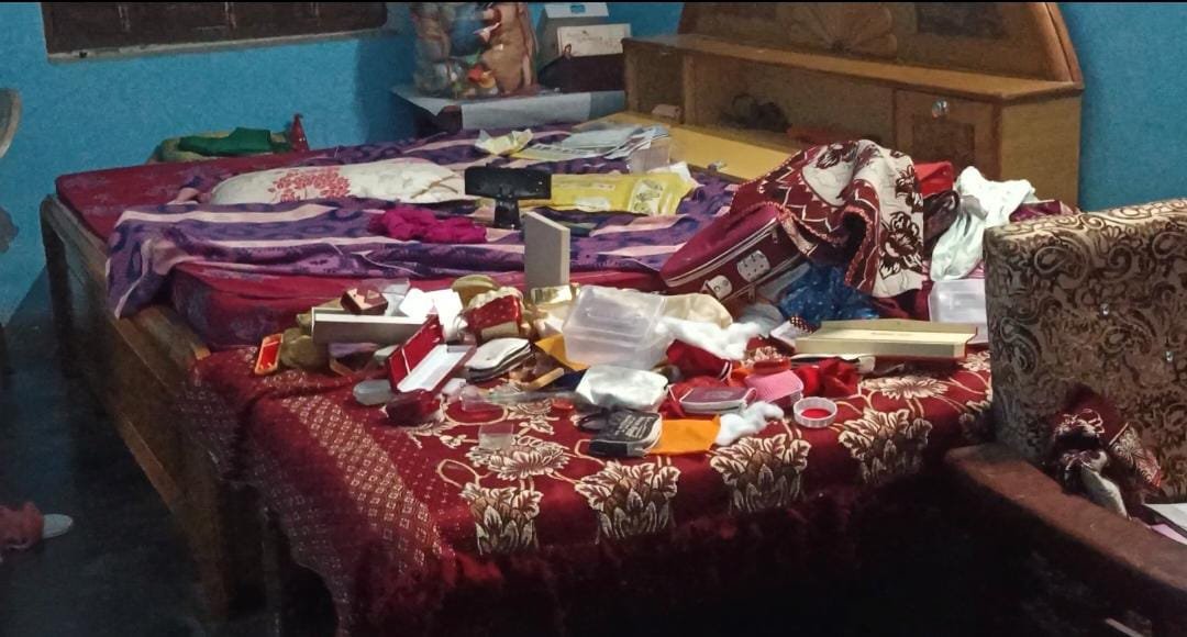 रायबरेली- ऊंचाहार पुलिस नहीं सुराग लगा पा रही बीस लाख चोरी का मामला, रात भर जाग रहे गाँव वाले,,,,, 