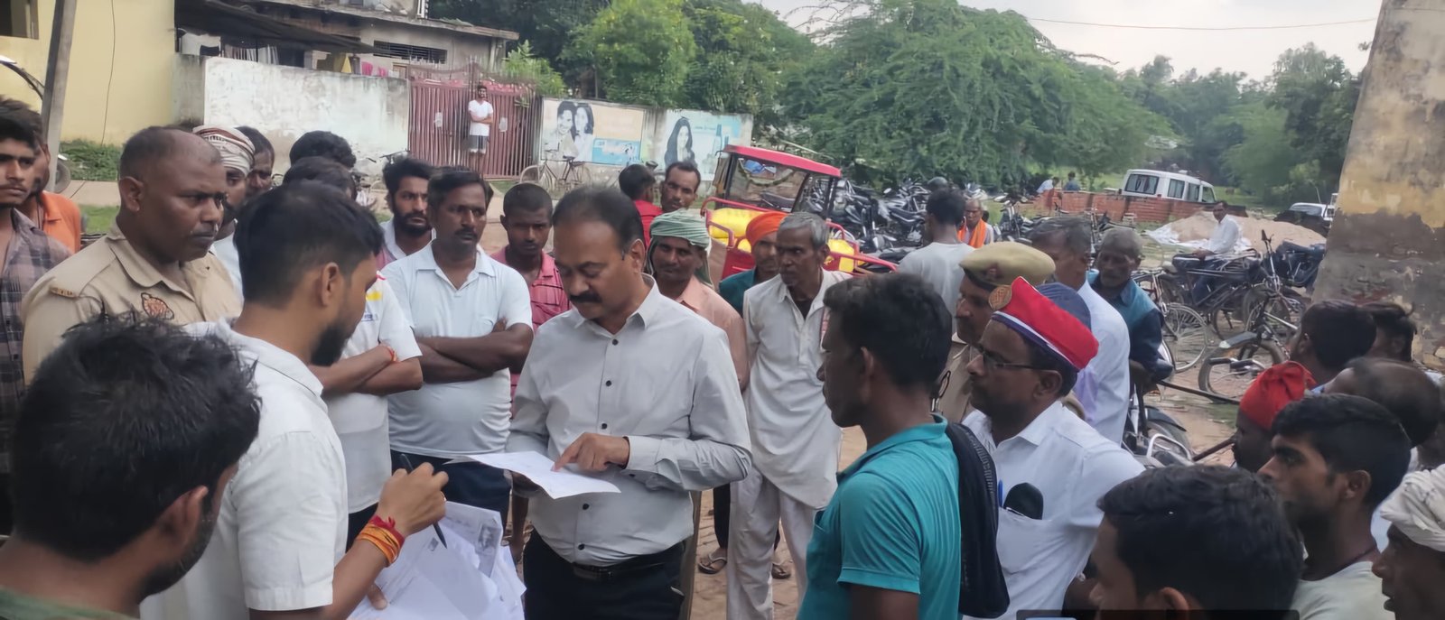 रायबरेली-एसडीएम एवं तहसीलदारों ने सहकारी समितियों का किया गहन निरीक्षण