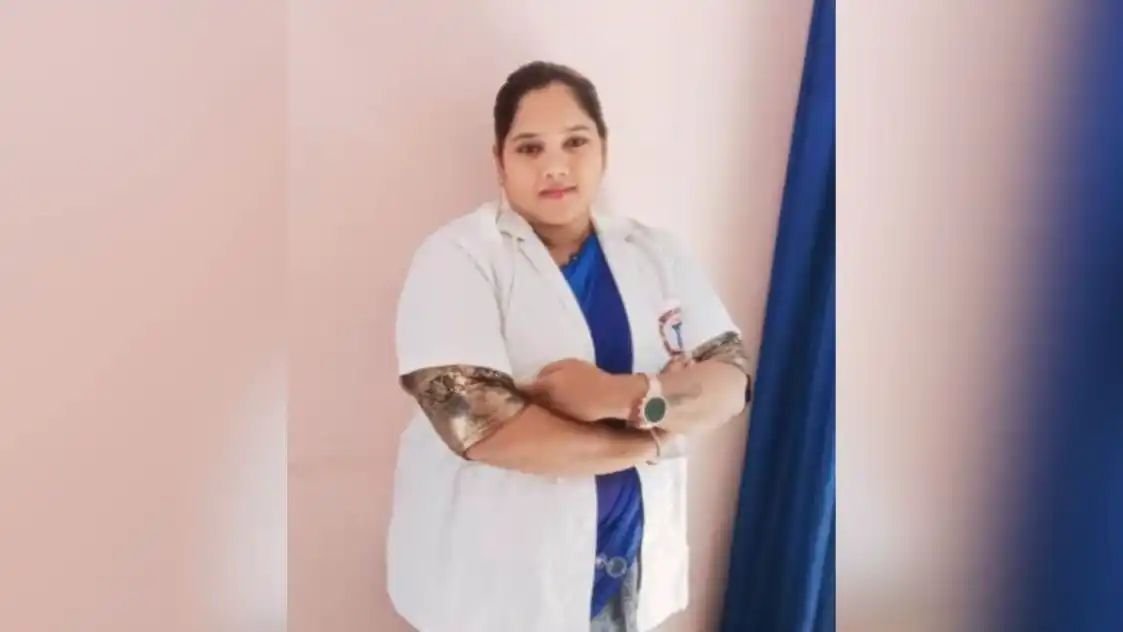 रायबरेली-अनियंत्रित कार ने महिला स्वास्थ्य कर्मी घुरवारा निवासी आराधना चौधरी को मारी जोरदार टक्कर,दर्दनाक मौत