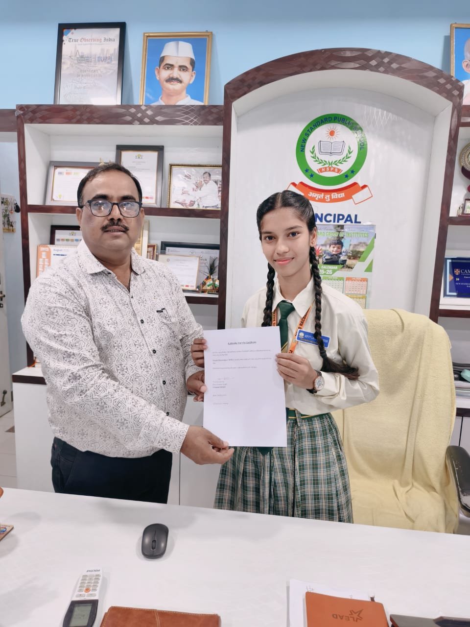 रायबरेली-छात्रों ने संभाला स्कूल का संचालन, टॉपर खुशी चौरसिया बनीं प्रधानाचार्य*