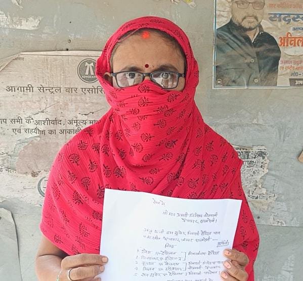 रायबरेली-जमीन के टुकड़े के लिए पति बना जान का दुश्मन,अपने बीबी बच्चों को दे रहा धमकी 