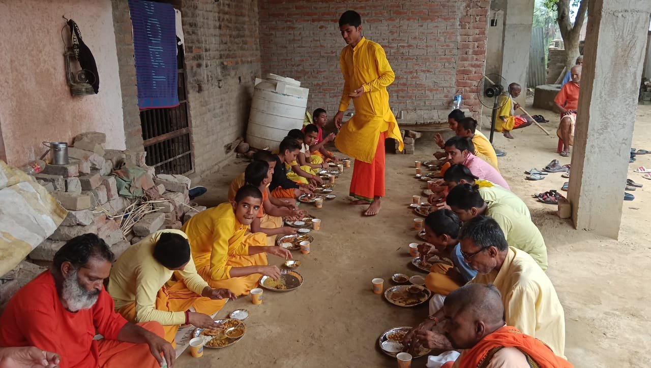  रायबरेली- खंडेश्वरी आश्रम डलमऊ में किया गया यज्ञोपवित का आयोजन 