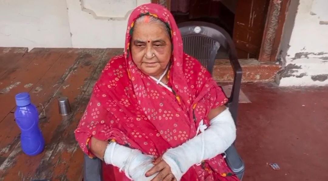 रायबरेली-कलयुगी बेटे ने पत्नी के साथ मिलकर मां को पीट-पीट कर गंभीर रूप से किया घायल