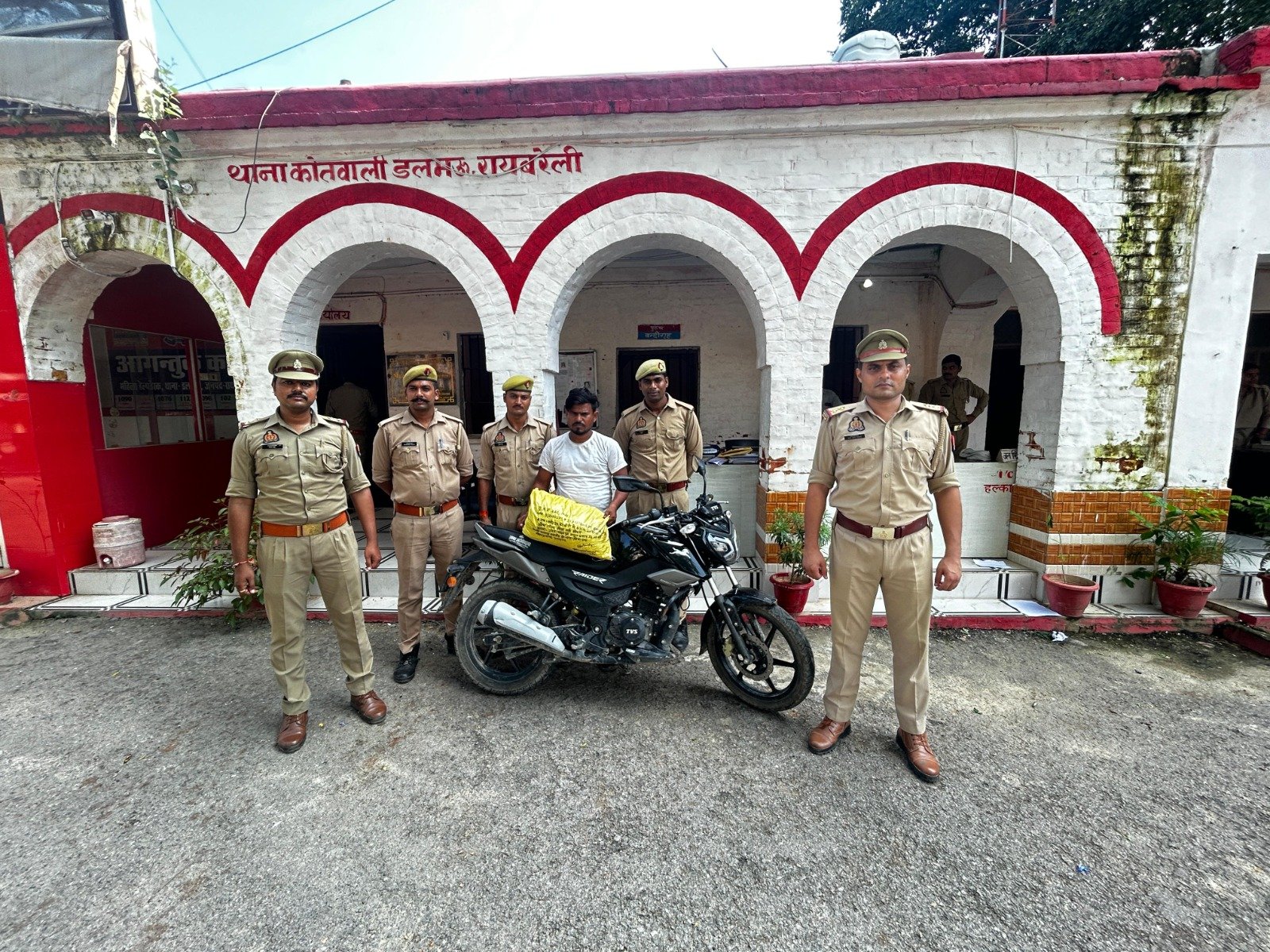 रायबरेली-अवैध गांजा के साथ शातिर अभियुक्त गिरफ्तार, एक दर्जन मुकदमों में था वांछित