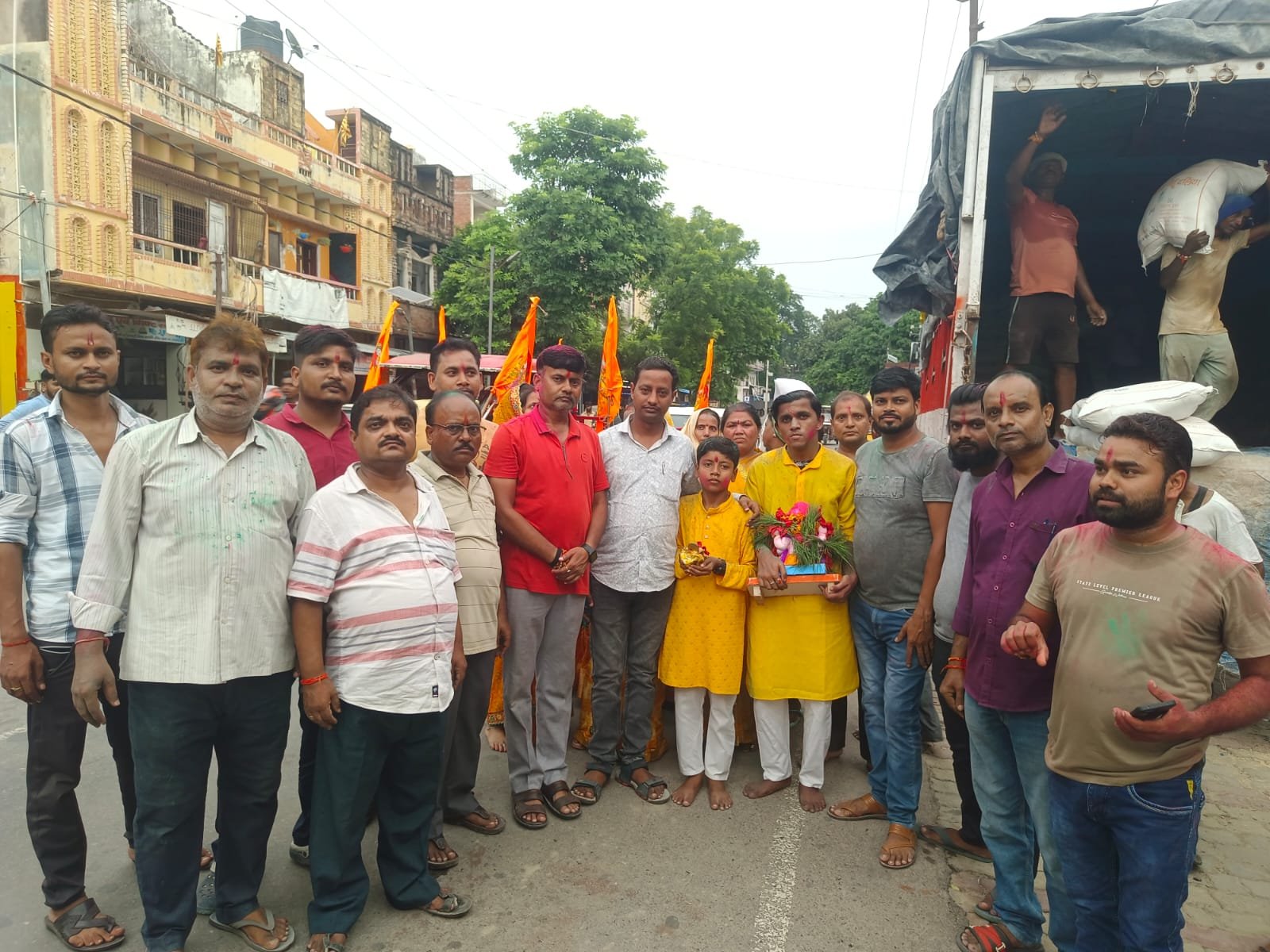 रायबरेली-गणेश चतुर्थी पर व्यापारी के घर से निकली भव्य शोभायात्रा