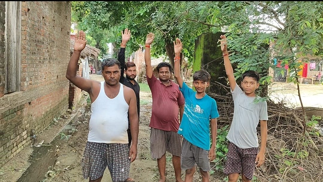 रायबरेली-नालियां और सड़कें टूटी, प्रधान और सचिव नहीं दे रहे ध्यान,BDO बेखबर