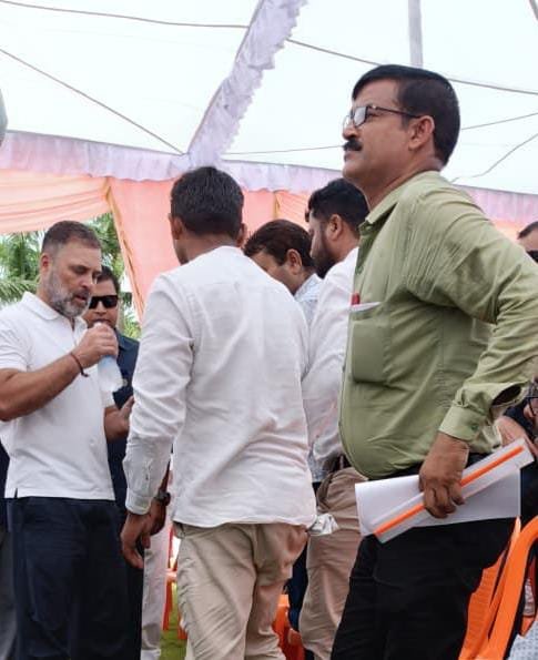 रायबरेली- सांसद राहुल गांधी के समक्ष आया समस्याओं का अंबार, मिला आश्वासन,,,,, 
