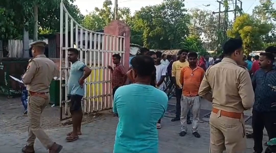 Raibareli-सड़क पार करते समय बाइक की टक्कर लगने से वृद्ध महिला हुई घायल,अस्पताल ले जाते समय मौत