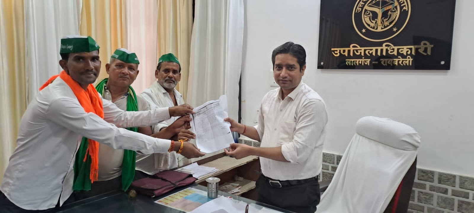 Raibareli-भारतीय किसान यूनियन भानू गुट के जिलाध्यक्ष ने SDM को दिया ज्ञापन