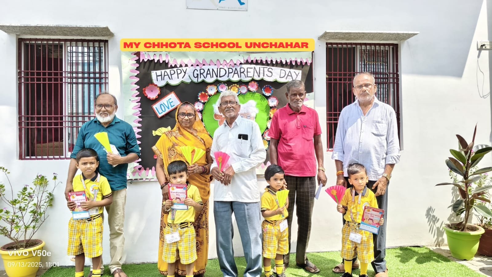 रायबरेली-नन्हे हाथों की मासूम कलाकारी ने शब्दों को दिया सुंदर रूप 