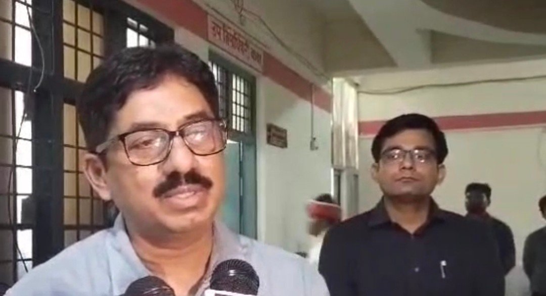 Raibareli-रायबरेली पहुंचे प्रमुख सचिव राजस्व पी गुरु प्रसाद ने किया निरीक्षण, मिली खामियां लगाई फटकार