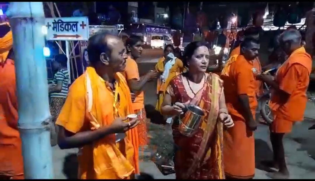 रायबरेली-सावन माह में बाबा बैजनाथ धाम के लिए श्रद्धालुओं से भरी बस हुई रवाना 